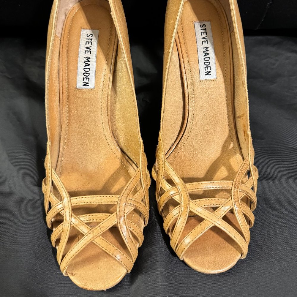 Steve Madden Tan Heels - Picture 5 of 7